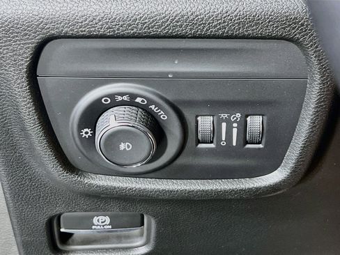 Used 2023 Jeep Grand Cherokee L Limited AWD/4WD image 10