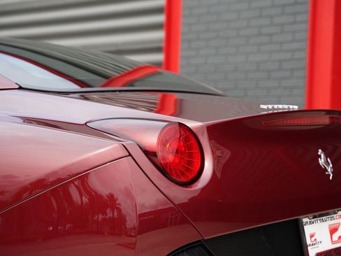 Used 2010 Ferrari California RWD image 13