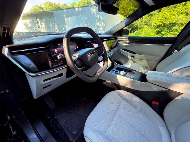 Used 2025 Jeep Wagoneer S Limited AWD/4WD image 16