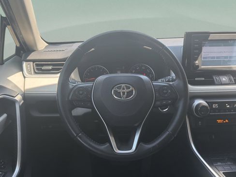 Used 2019 Toyota RAV4 XLE Premium FWD image 9