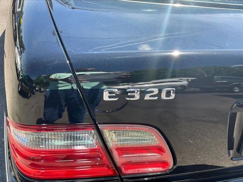 Used 2001 Mercedes-Benz E 320 Sedan image 23