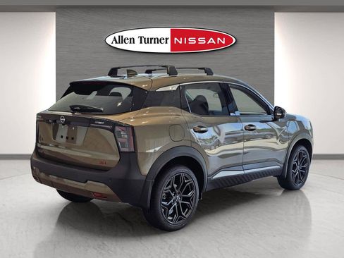 Used 2025 Nissan Kicks SR image 8