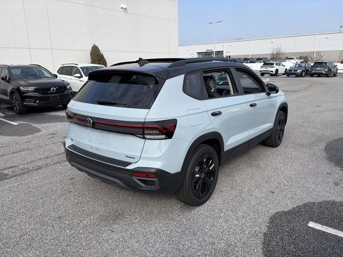 New 2026 Volkswagen Taos SE image 4