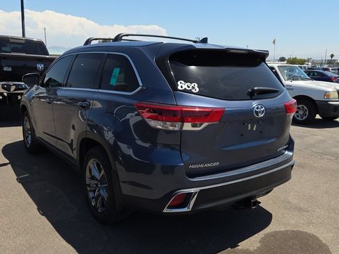 Used 2017 Toyota Highlander Limited Platinum AWD/4WD image 2