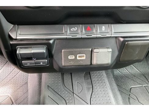 Used 2021 Chevrolet Silverado 2500 LT AWD/4WD image 32