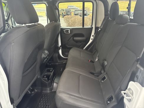 Used 2022 Jeep Gladiator Sport image 13