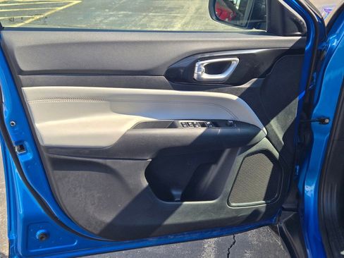 Used 2025 Jeep Compass Limited image 20