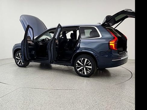 New 2026 Volvo XC90 B5 Core image 12
