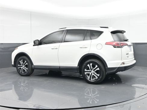 Used 2016 Toyota RAV4 LE image 7