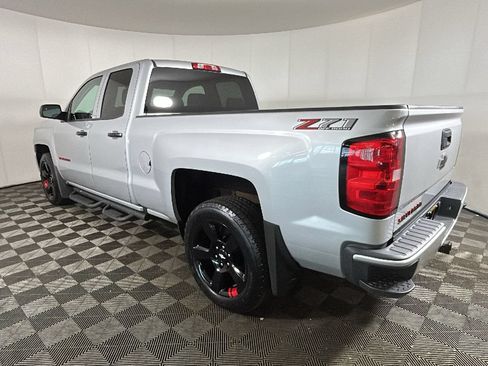 Used 2018 Chevrolet Silverado 1500 LT w/ Redline Edition AWD/4WD image 5