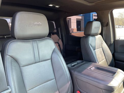 Used 2022 Chevrolet Silverado 1500 High Country w/ Technology Package image 31