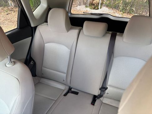Used 2025 Kia Soul LX w/ LX Technology Package FWD image 38