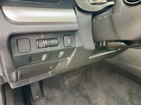 Used 2015 Subaru Crosstrek 2.0i Limited image 18