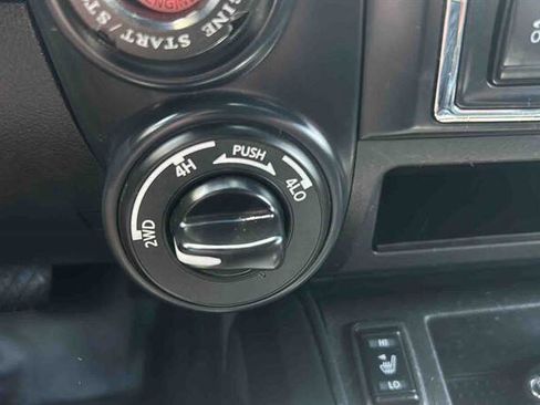 Used 2019 Nissan Titan SV w/ SV Convenience Package AWD/4WD image 26