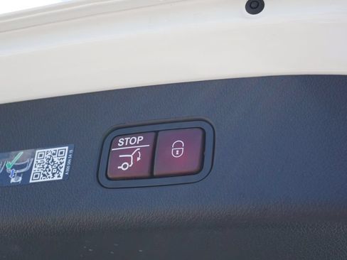 Certified 2025 Mercedes-Benz GLC 300 4MATIC image 36