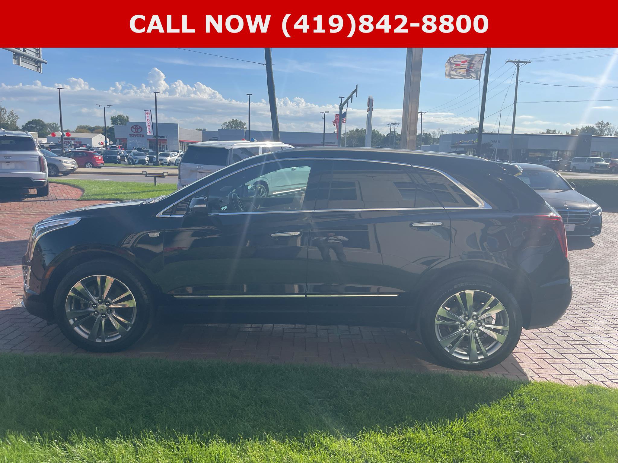 Used 2024 Cadillac XT5 Premium Luxury w/ Technology Package AWD/4WD image 11