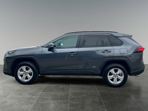 Used 2021 Toyota RAV4 XLE w/ Convenience Package AWD/4WD image 5