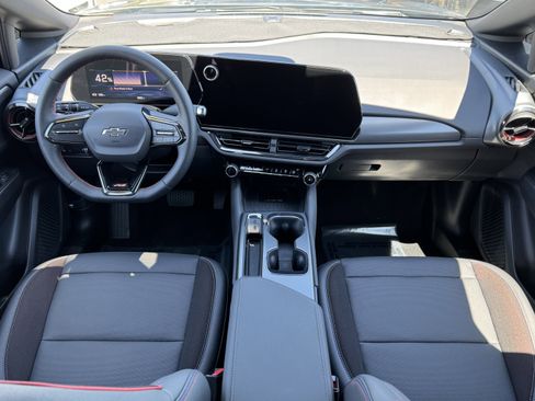 Used 2025 Chevrolet Equinox EV RS image 30