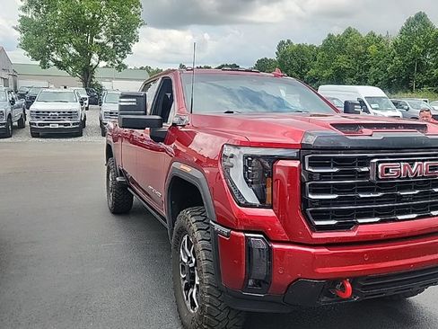 Used 2024 GMC Sierra 2500 AT4 w/ AT4 Premium Plus Package AWD/4WD image 2