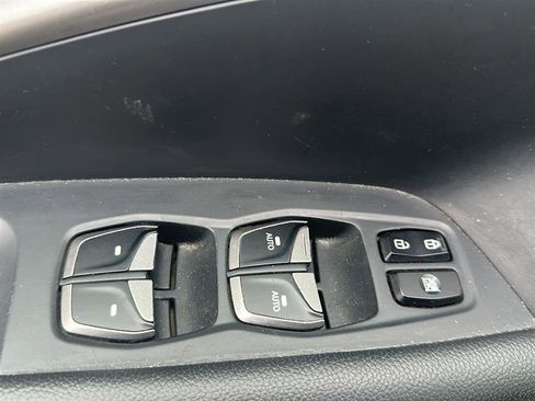 Used 2015 Hyundai Santa Fe GLS image 10