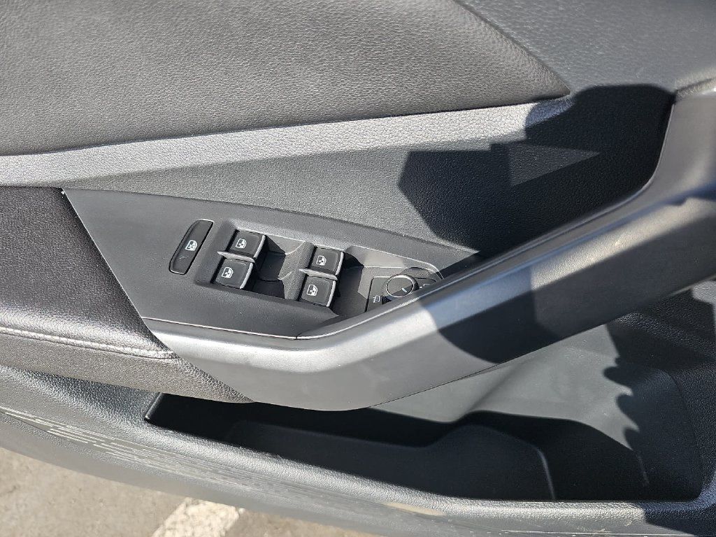 Used 2025 Volkswagen Jetta Sport FWD image 28