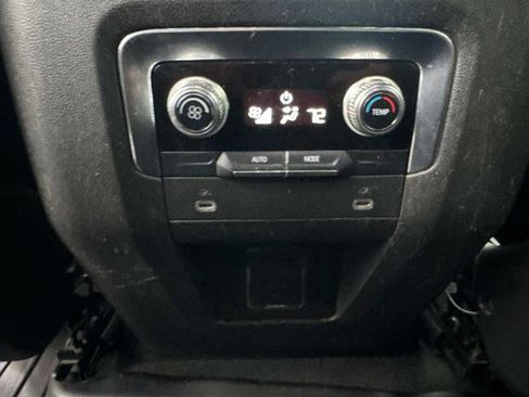 Used 2022 GMC Yukon XL SLT image 18