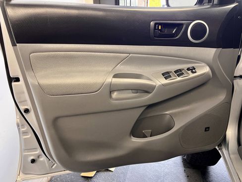 Used 2011 Toyota Tacoma 4x4 Double Cab w/ TRD Off-Road Pkg w/JBL Audio image 16