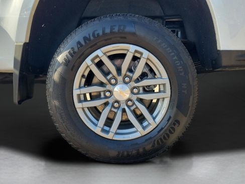 Used 2024 Chevrolet Colorado LT w/ LT Convenience Package image 6