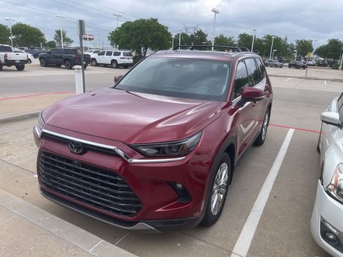 Used 2025 Toyota Grand Highlander AWD image 1