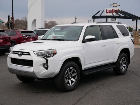 Used 2024 Toyota 4Runner TRD Off-Road image 3