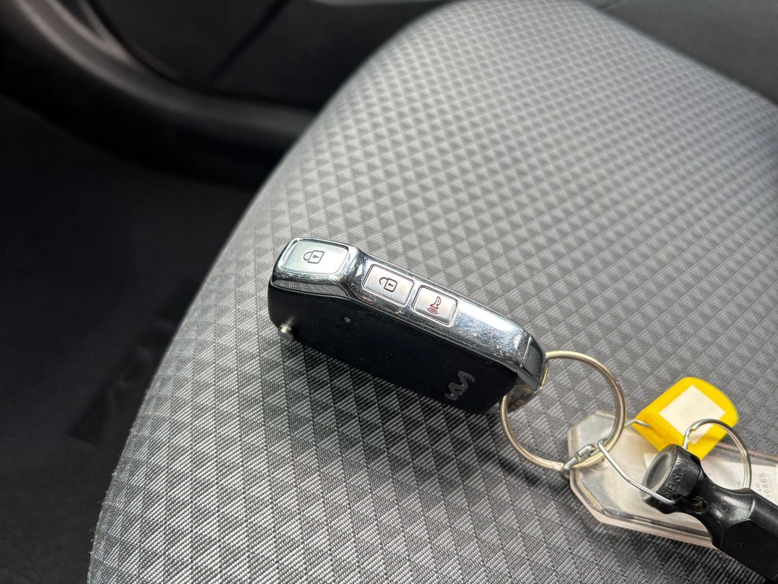 Used 2025 Kia Soul LX w/ LX Technology Package FWD image 20