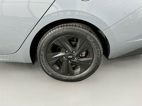 Used 2023 Hyundai Elantra SEL image 11