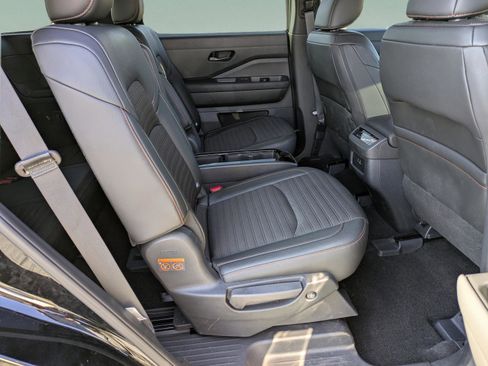 Used 2025 Nissan Pathfinder Rock Creek image 13