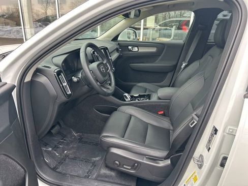 Certified 2025 Volvo XC40 B5 Plus image 17