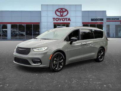 Used 2025 Chrysler Pacifica Limited