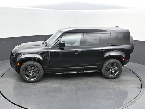Used 2025 Land Rover Defender 110 X-Dynamic SE AWD/4WD image 31
