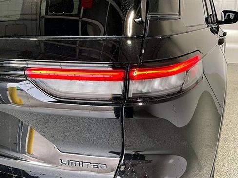 Used 2024 Jeep Grand Cherokee Limited w/ Luxury Tech Group II image 24