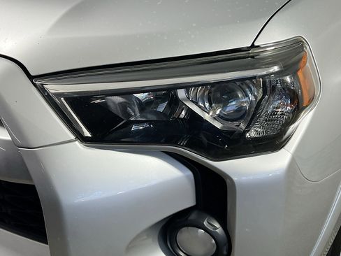 Used 2018 Toyota 4Runner SR5 image 12