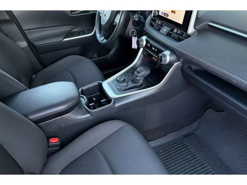 Certified 2023 Toyota RAV4 LE AWD/4WD image 17