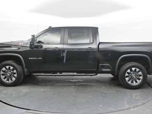 Used 2024 Chevrolet Silverado 2500 Custom w/ Custom Value Package image 7
