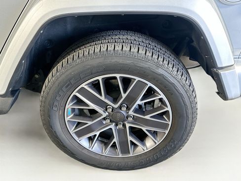 Used 2023 Jeep Wrangler Unlimited Sahara AWD/4WD image 11