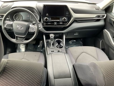 Used 2024 Toyota Highlander LE image 30