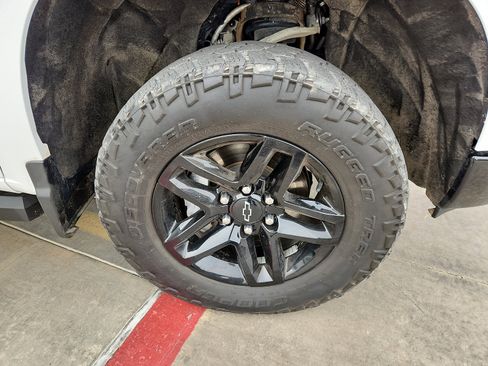 Used 2023 Chevrolet Silverado 1500 Custom Trail Boss image 9