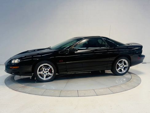 Used 2000 Chevrolet Camaro Z28 w/ SS Performance/Appearance Pkg RWD image 2