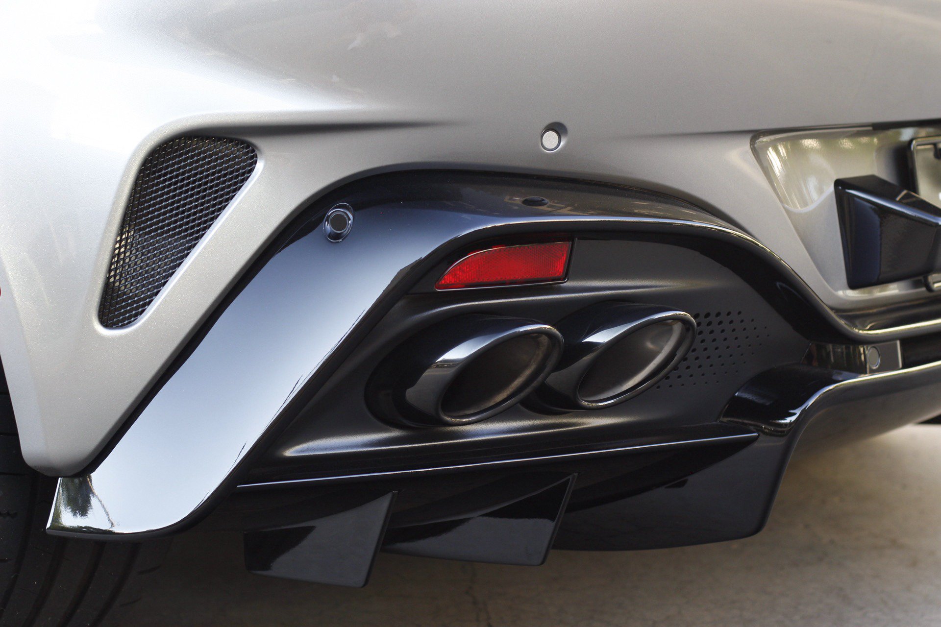 Used 2025 Aston Martin V8 Vantage Coupe RWD image 14