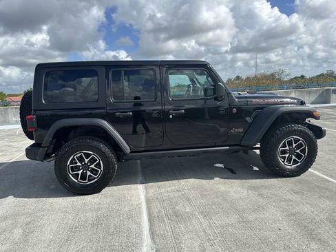 Used 2024 Jeep Wrangler Unlimited Rubicon AWD/4WD image 38