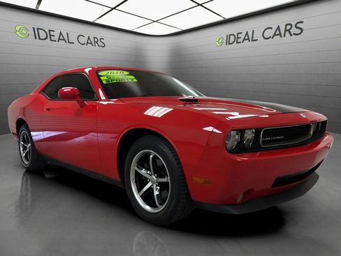 Used 2010 Dodge Challenger SE RWD image 2