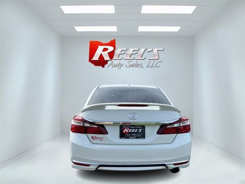 Used 2017 Honda Accord EX image 9