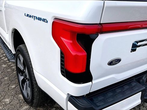 Certified 2022 Ford F150 Lightning Platinum image 31