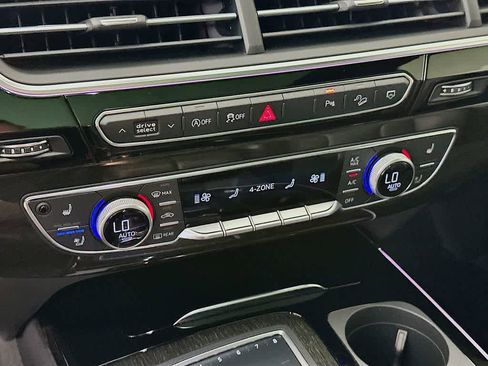 Used 2018 Audi Q7 3.0T Prestige AWD/4WD image 18